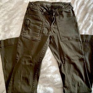 Women’s tall Cowgirl Tuff olive green cargo jeans
